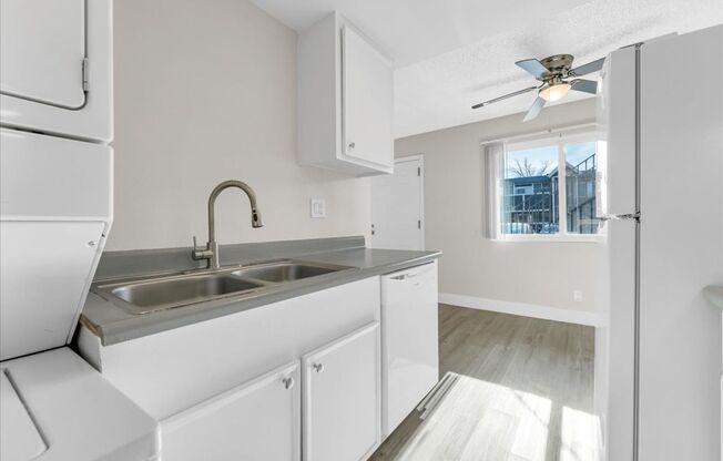 2 beds, 2 baths, 860 sqft, $1,645, Unit 03A