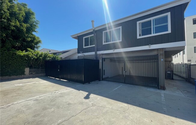 1250 W 37 ST