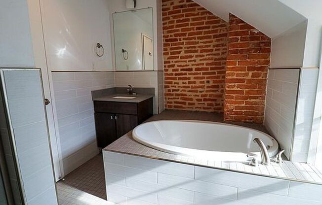 Gorgeous Federal Hill 3bd/2ba with Modern Amenities, CAC, W/D and Upper Deck! Available now