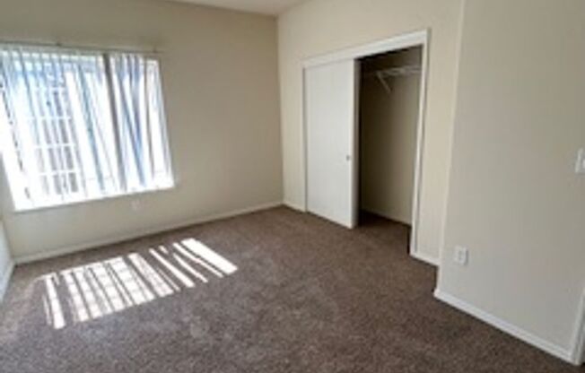 3 beds, 2 baths, 1,132 sqft, $2,050, Unit 3-210