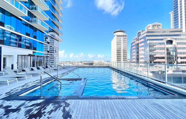 1 bed, 1 bath, $3,300