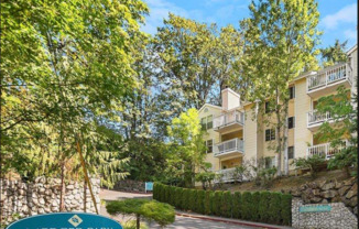 Modern. Convenient. Low-maintenance. Your Bellevue lifestyle starts here!