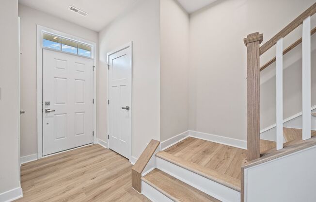 Like new 3-bed, 2.5 bath townhome in Cramerton Mills Parkway!