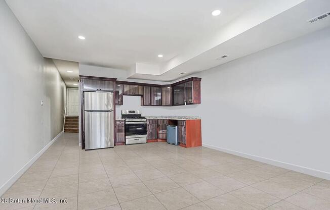 5 B LUDWIG LN