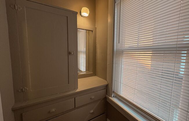 1 bed, 1 bath, 650 sqft, $850, Unit 519 S 18th St-5