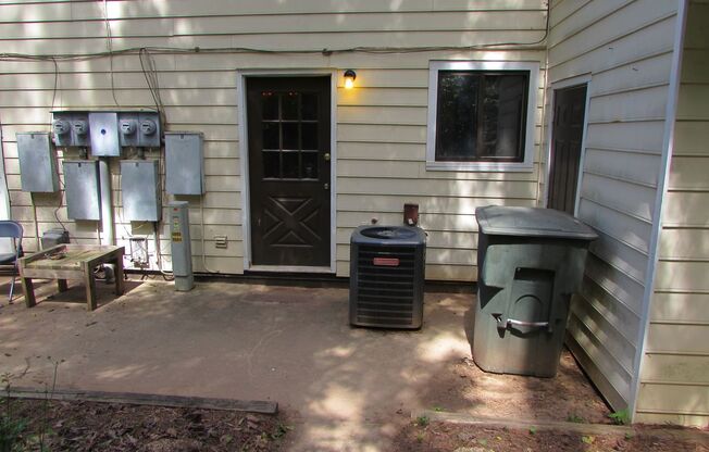 Cozy 2 Bed/ 1 Bath Two Story Townhome - Close To Bellingham Park