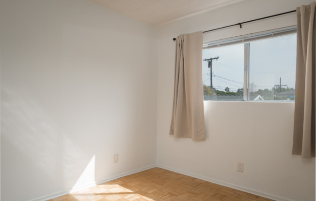 1311 OCEAN PARK BLVD