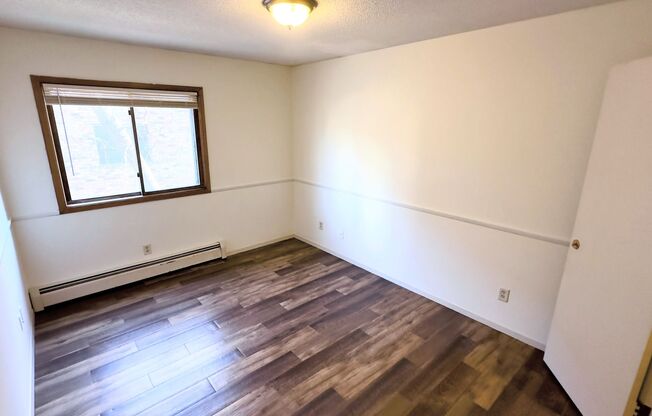 2 beds, 1 bath, $1,300, Unit 201