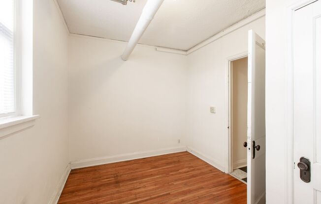 2 beds, 1 bath, 1,400 sqft, $1,299, Unit 20-B1