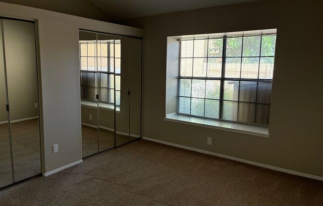 2 beds, 1 bath, $1,495, Unit #1043