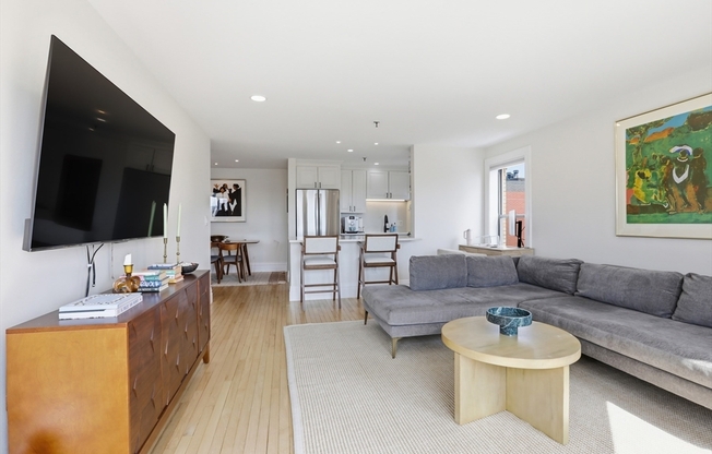 2 beds, 1 bath, 905 sqft, $6,600, Unit 801