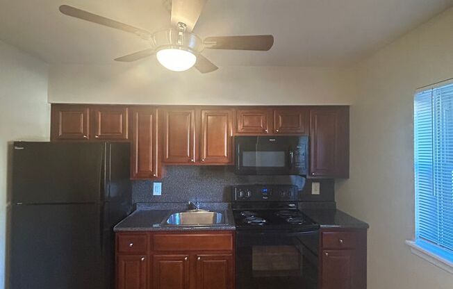 1 bed, 1 bath, 700 sqft, $1,300, Unit A205