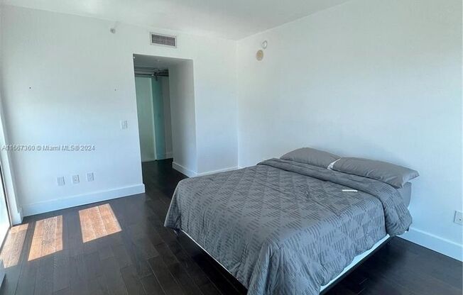 1 bed, 1 bath, 811 sqft, $3,500, Unit 218 SE 14th St # 22-07