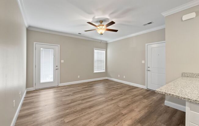 2 beds, 2 baths, 977 sqft, $925, Unit 221