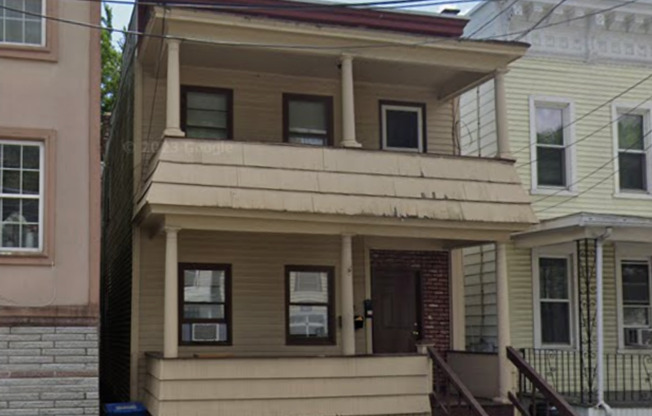 3 beds, 1 bath, $1,650