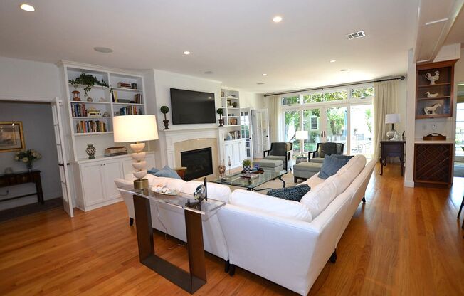 Charming Vacation Home, Furnished 4Bd/3.5Ba Home