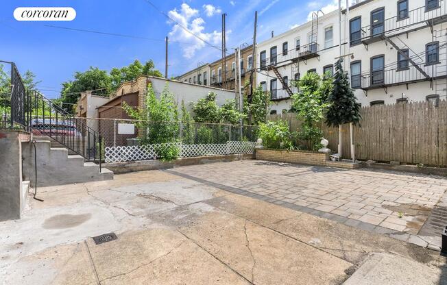 20 22 LINDEN ST
