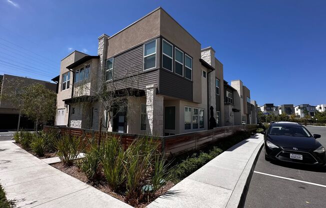 Gorgeous brand new townhome in 3Roots! End unit with lots of light! Available now!