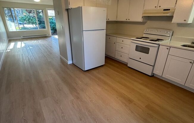 2 beds, 1 bath, 845 sqft, $1,625, Unit 28