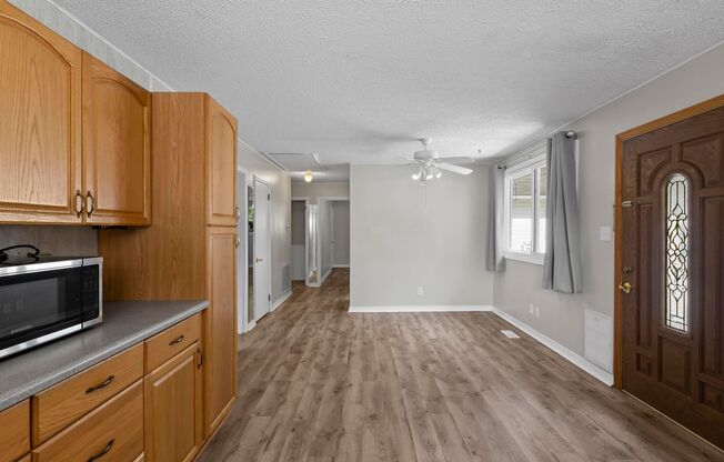 3 beds, 1 bath, 1,100 sqft, $1,350, Unit A