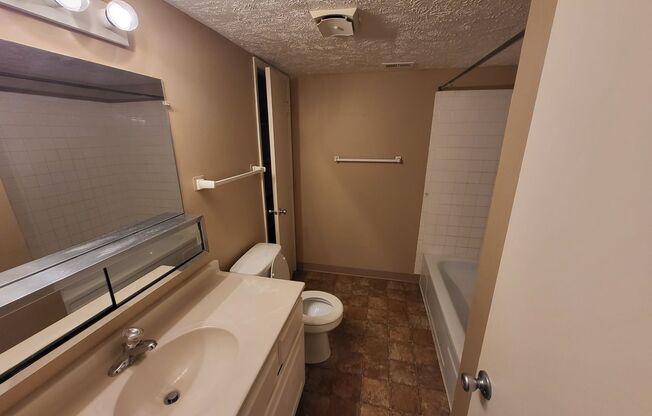 2 beds, 1.5 baths, 1,150 sqft, $1,275, Unit 7-734