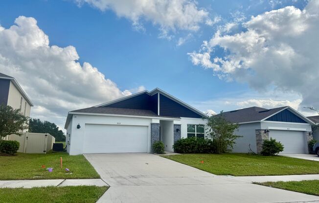 Like-New 3 Bedroom Home in Buena Lago – Saint Cloud, FL