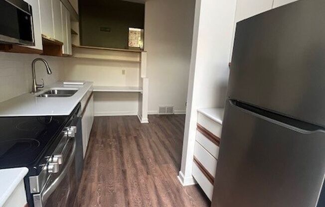 2 beds, 1 bath, 850 sqft, $1,250, Unit 102