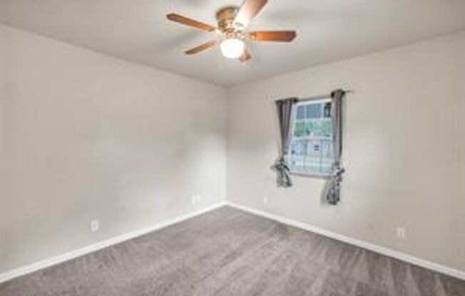 2 beds, 1 bath, $1,295