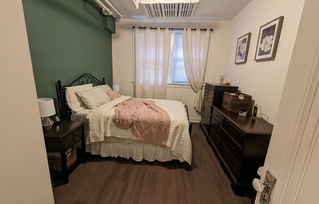 Newly Renovated 1 BR in Loyola