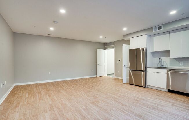 Studio, 1 bath, 504 sqft, $2,495, Unit 421