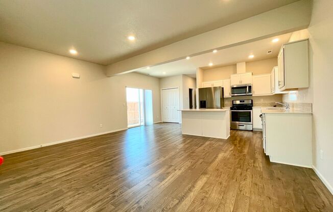 Newer Construction on Corner Lot in New Smith Creek Development~ Bonus Loft Style Room~ Quartz Countertops~ Walking Trails~ Picnic Area~ Park~  ALL THE THINGS......