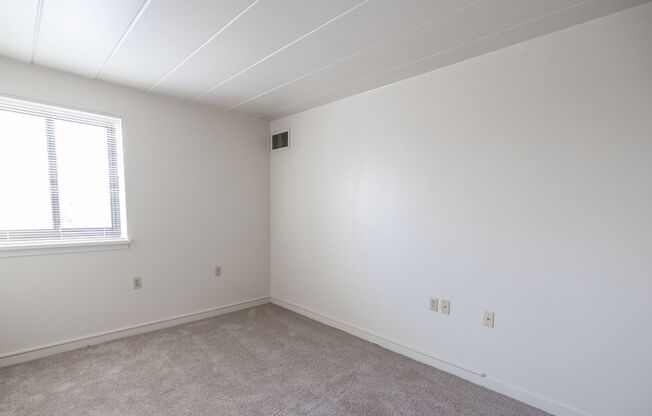 3 beds, 2 baths, 1,166 sqft, $1,550, Unit Unit 605