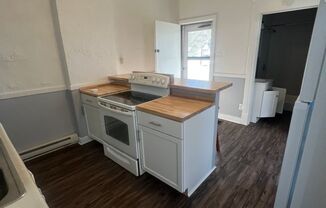 1 bed, 1 bath, $850, Unit 400 W Allen Unit 1B