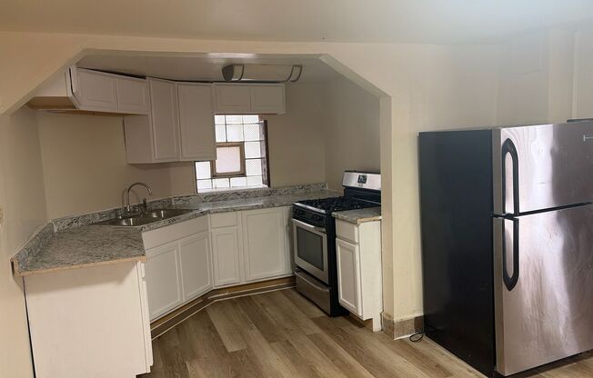 1115 W 19th Place