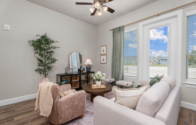 1 bed, 1 bath, 650 sqft, $1,300, Unit 428