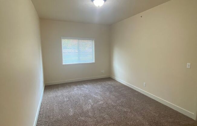 2 beds, 2 baths, 1,200 sqft, $1,550, Unit 6850 Spurwing #106