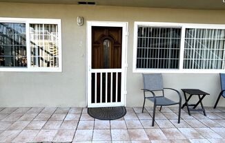 Cute Apartment in South Oceanside, One Block Away from Beach!