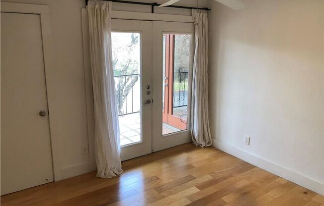 Downtown 2 Bed / 1 Bath Condo