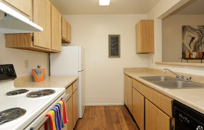 1 bed, 1 bath, 571 sqft, $905