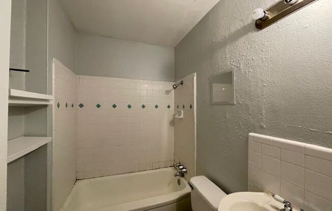 3 beds, 1 bath, $1,600