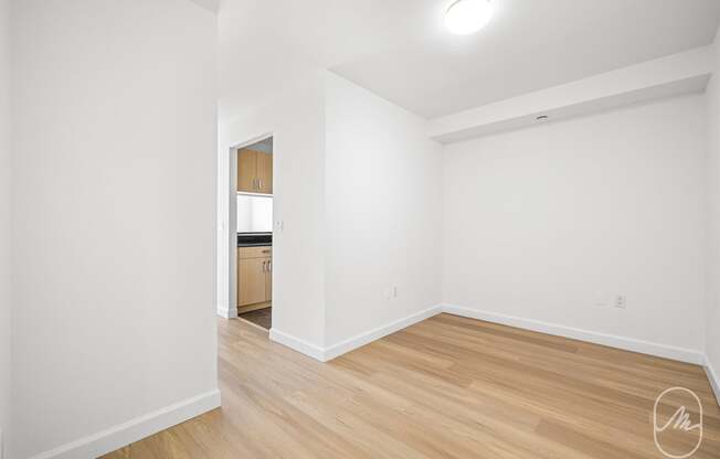 Studio, 1 bath, $4,100, Unit 4I