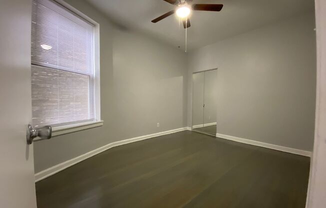 906 Montrose