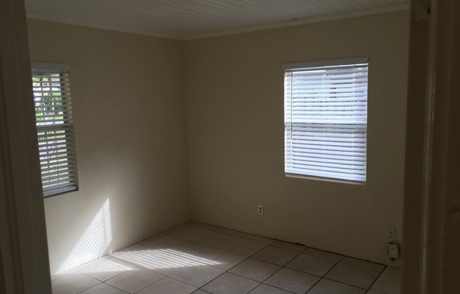 3/1  North Hyde Park