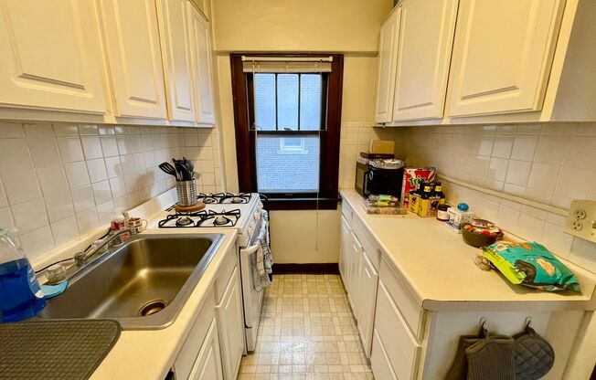 1 bed, 1 bath, $995, Unit 57