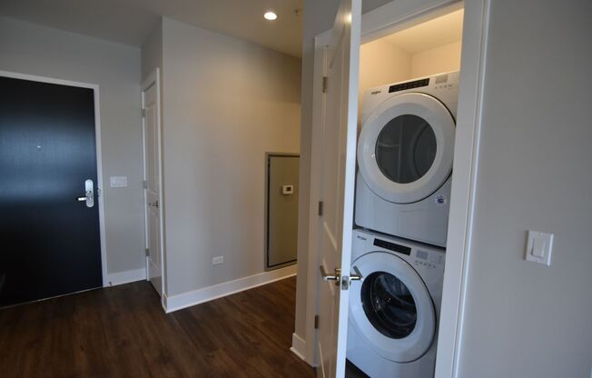 1 bed, 1 bath, 713 sqft, $3,200, Unit 3833-707