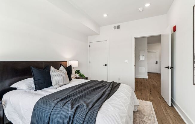 1 bed, 1 bath, 800 sqft, $1,580, Unit 504