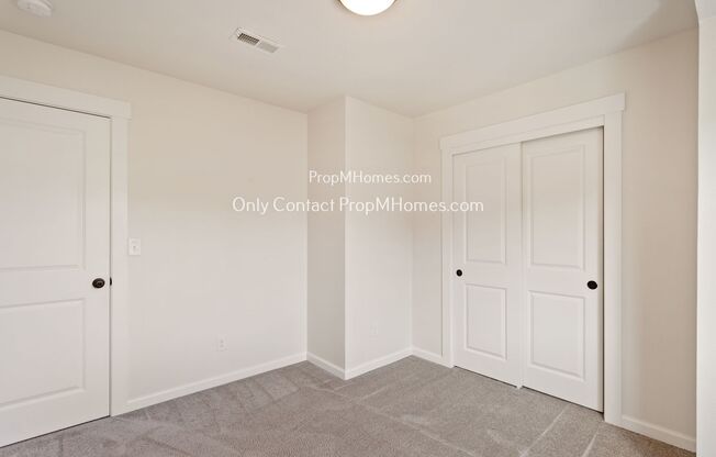 2 beds, 1.5 baths, $1,949, Unit 7706 SE Washington Street