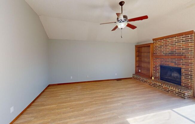 Move -in Special: Northwest OKC 3 bed home