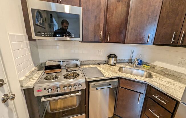 Fully Renovated Studio in Albany Park! Great Space to call your own!