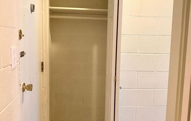 Studio, 1 bath, 302 sqft, $1,100, Unit 104